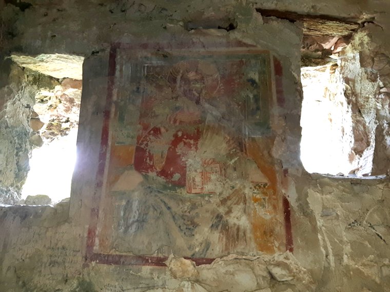 Borgo fantasma di Antuni sul Lago del Turano, affresco all'interno dell'Eremo di San Salvatore