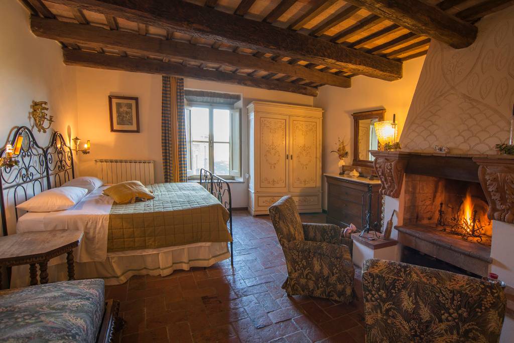 Castello di Proceno, interno di una delle tre stanze ricavate in una torre minore del castello