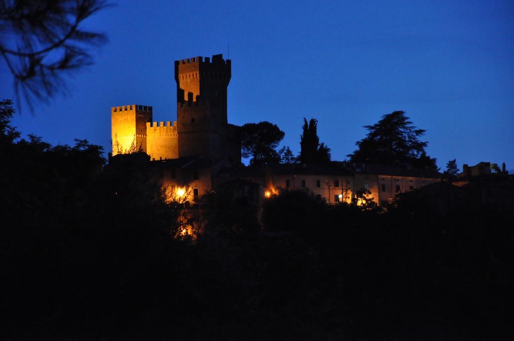 Il Castello di Proceno di notte, location romantica per San Valentino