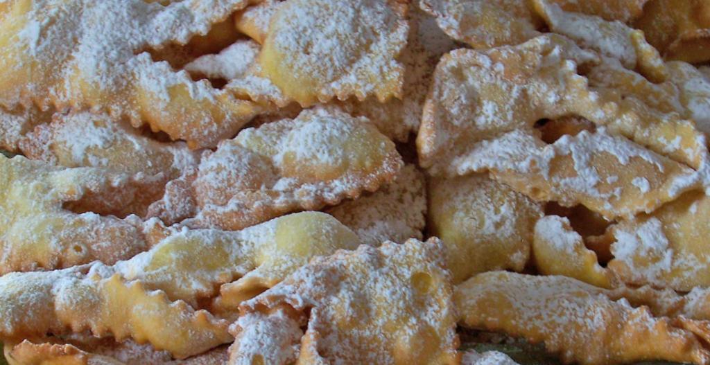 Le frappe, dolce tipico del Carnevale nel Lazio e nell'Italia Centrale.