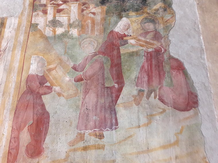 Affile, oltre ad essere la patria del vino Cesanese, è il luogo dove San Benedetto compì il suo primo miracolo. Nell'immagine, affresco del miracolo di San Benedetto nella chiesa di San Pietro ad Affile.
