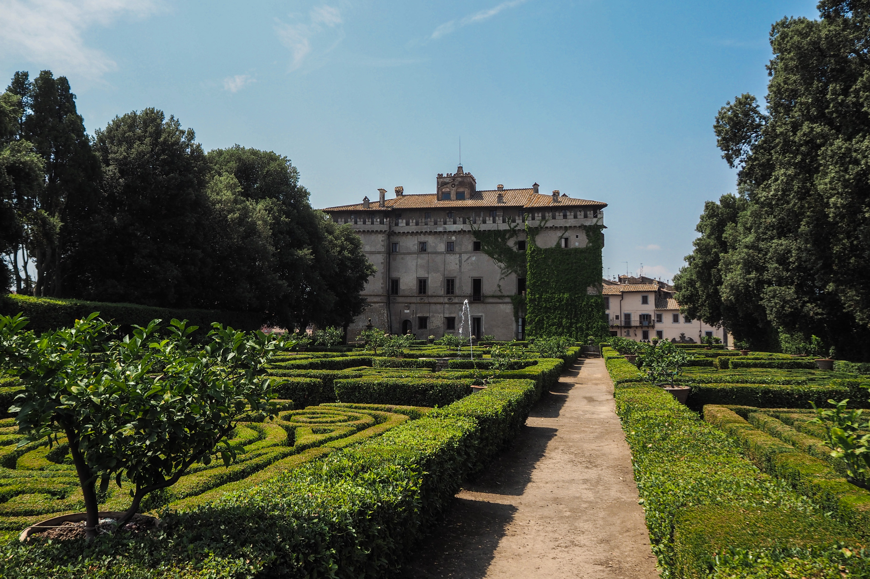 Castello Rinascimentale Castello Ruspoli, il suo giardino rinascimentale tra i più belli d ...