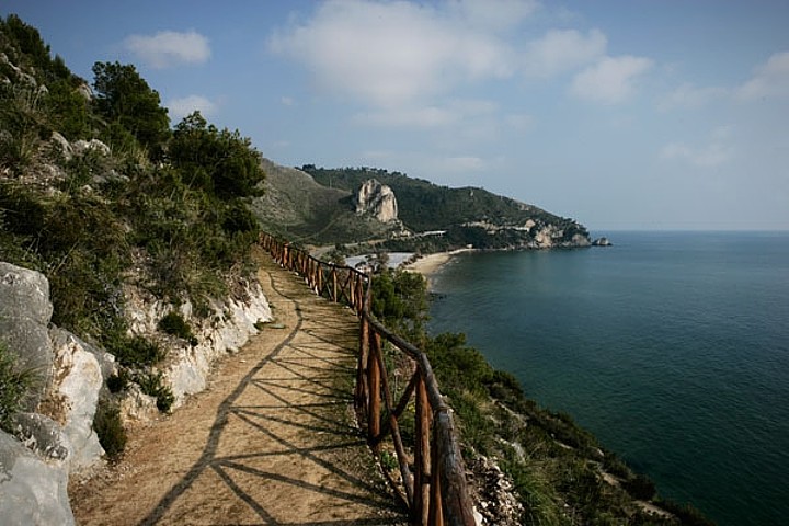 Antica via Flacca, strada romana in parte ancora visibile e percorribile a piedi nel tratto di costa tra Gaeta e Sperlonga.