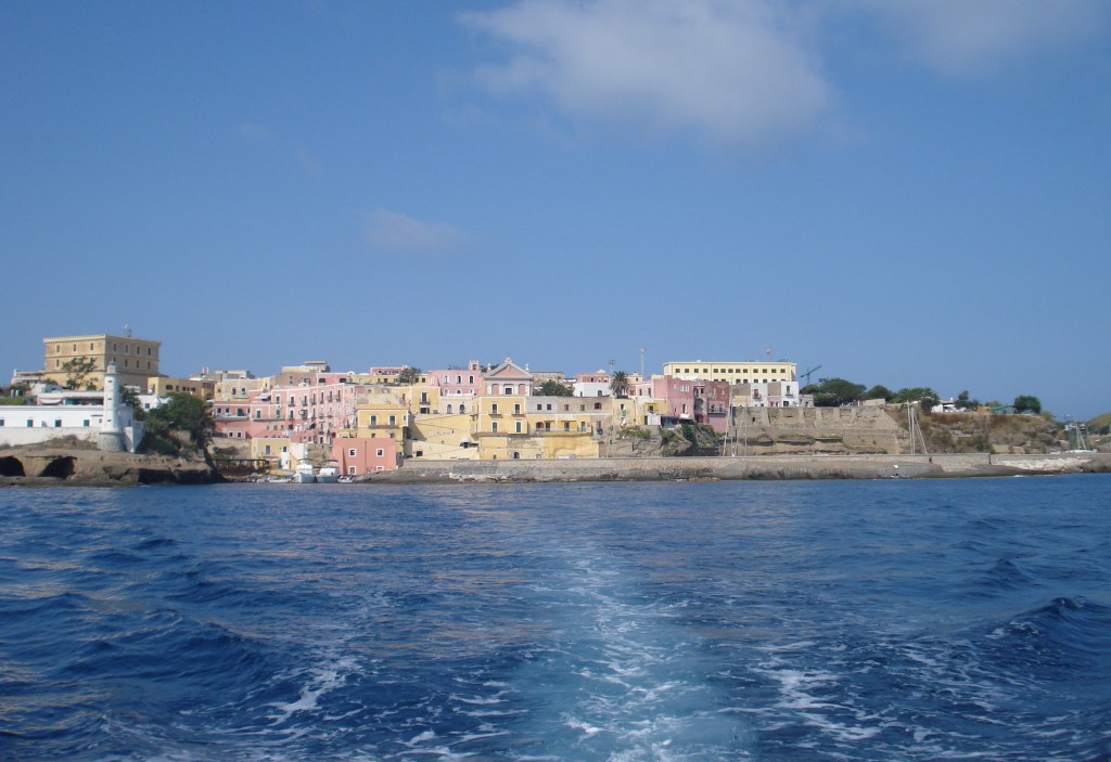 Ventotene vista dal mare Ventotene vista dal mare