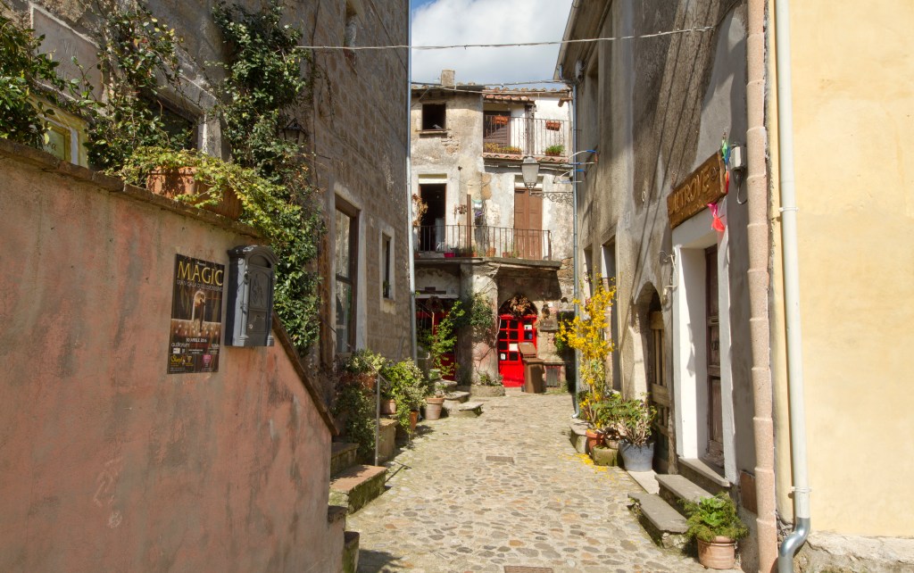 Calcata e le botteghe dei suoi artigiani