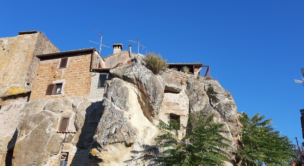 Borgo di Chia - veduta dal basso