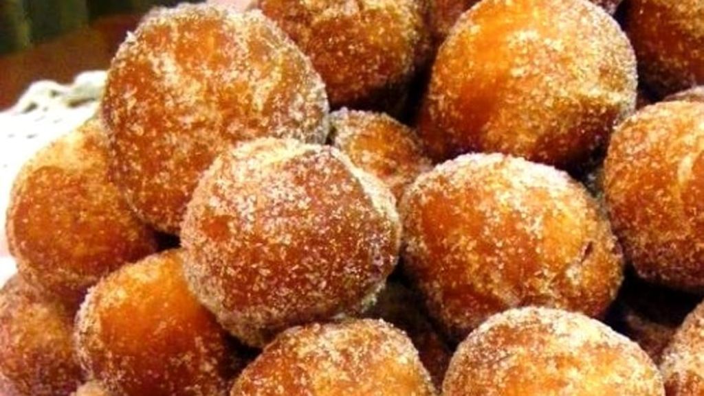 I cecamarini o cecamariti, conosciute nel resto del Lazio come castagnole, dolci carnevaleschi della tradizione ciociara