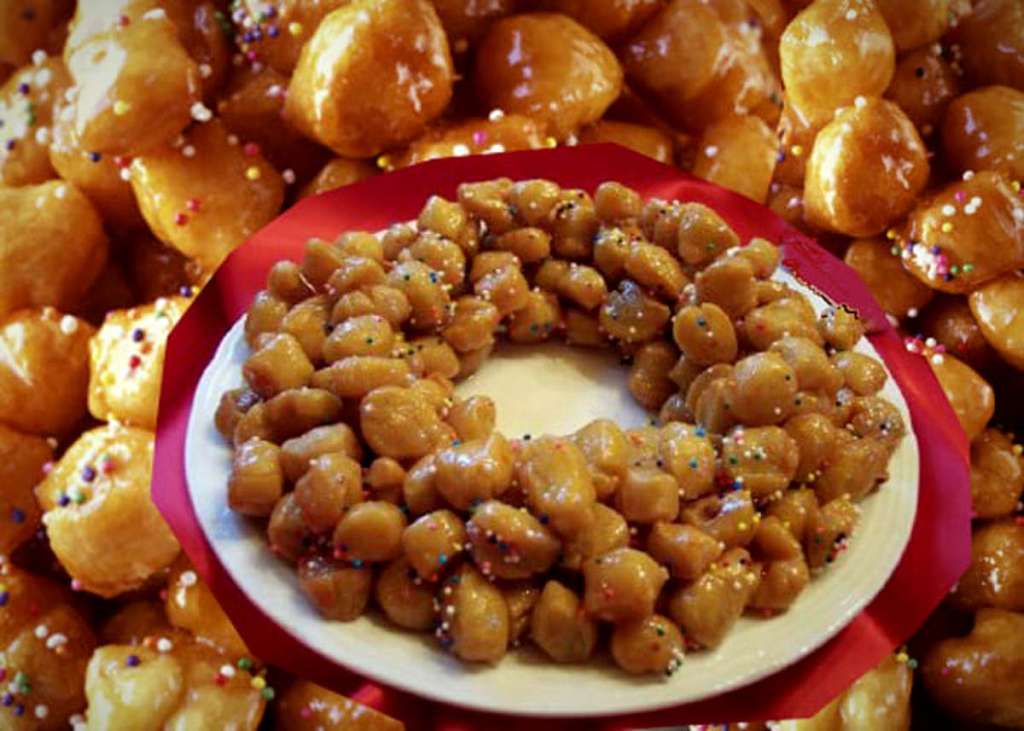 La cicerchiata ciociara, una variante degli struffoli napoletani, dolce di carnevale, tipico della Ciociaria