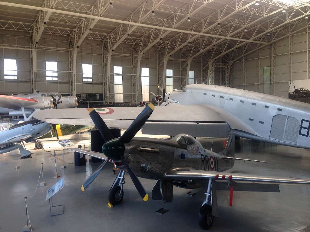 Vista di alcuni velivoli esposti nell'Hangar Badoni, nel Museo dell'Aeronautica Militare di Vigna di Valle