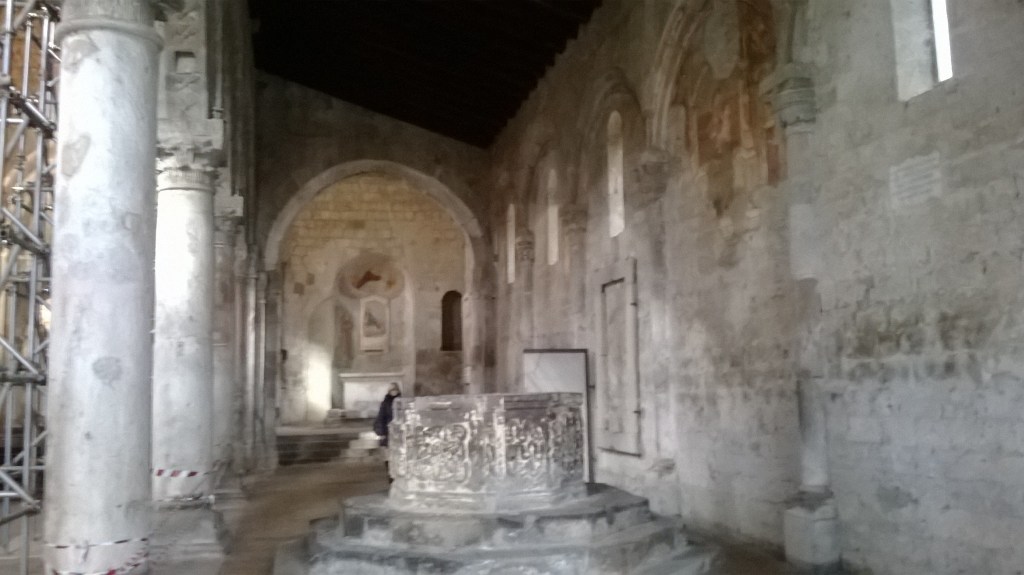 Tuscania - Santa Maria Maggiore - Fonte Battesimale